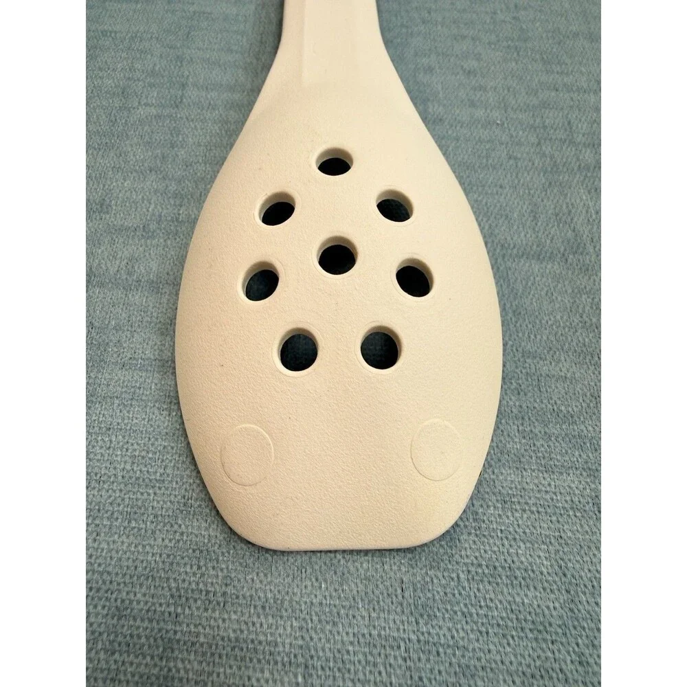 Rubbermaid USA Vintage Ivory Heavy Duty Nylon #1974 Slotted Spoon 12.5